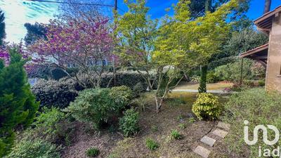 Maison - 237 m² - 8 pièces