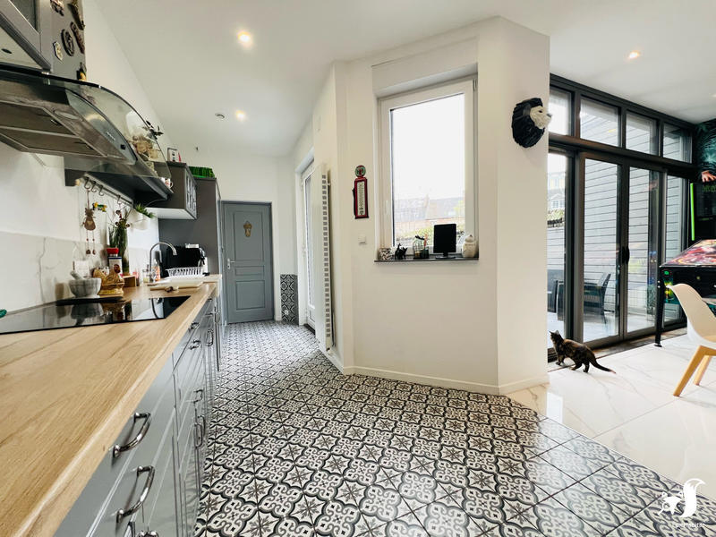 Maison - 218 m² - 8 pièces