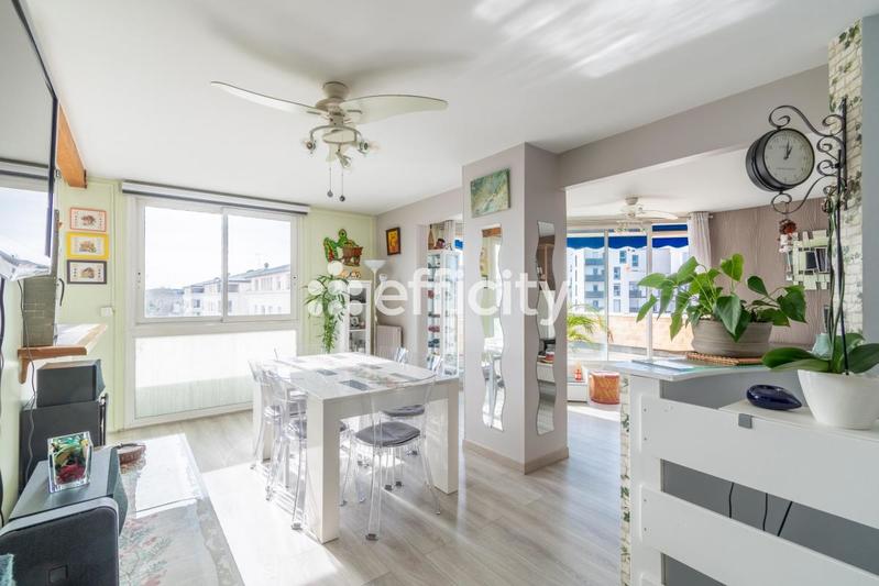 Appartement - 102 m² - 5 pièces