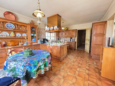 Maison traditionnelle - 228 m² - 5 pièces