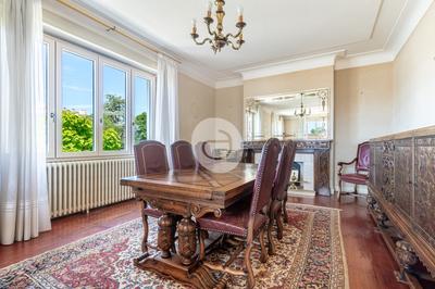 Maison - 187 m² - 8 pièces