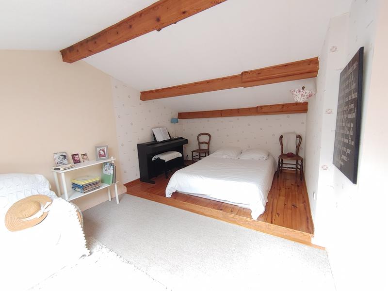 Maison - 247 m² - 9 pièces