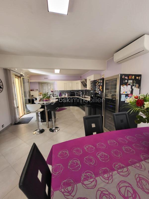 Villa - 247 m² - 5 pièces