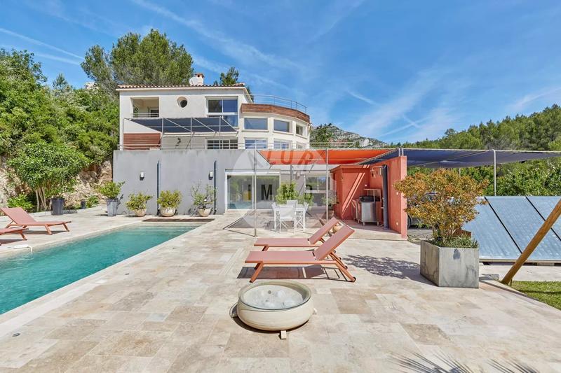 Maison - 350 m² - 6 pièces