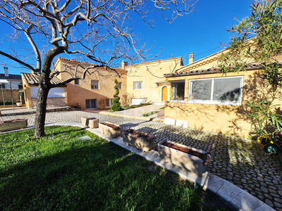 Maison - 240 m² - 6 pièces