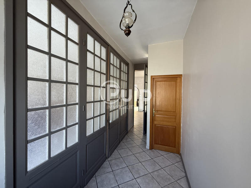 Maison - 241 m² - 12 pièces