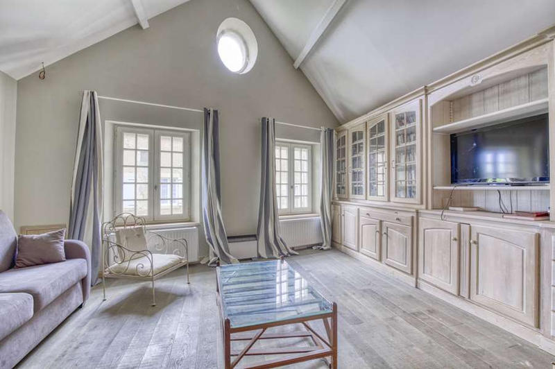 Maison - 280 m² - 11 pièces