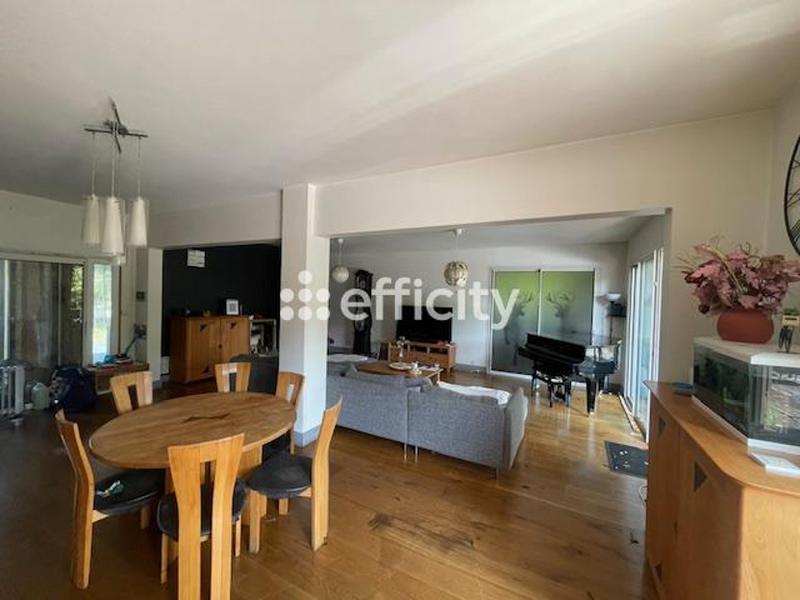 Maison - 207 m² - 7 pièces