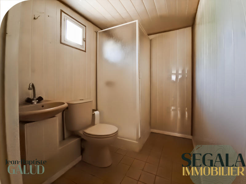 Maison - 220 m² - 8 pièces