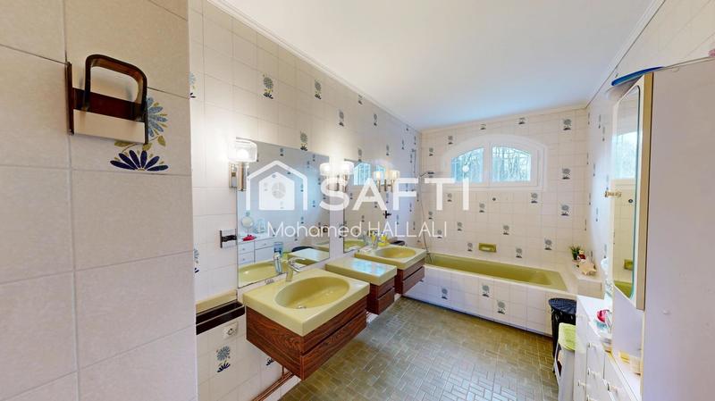 Maison - 210 m² - 8 pièces