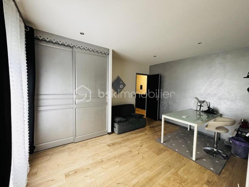 Maison - 220 m² - 6 pièces