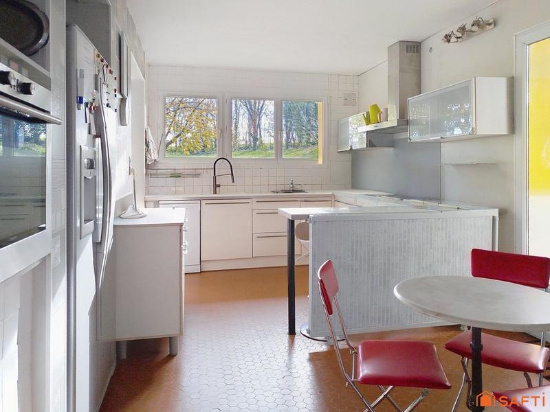 Maison - 300 m² - 11 pièces