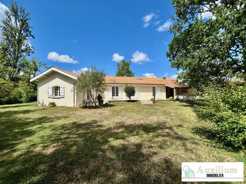 Maison traditionnelle - 146 m² - 6 pièces