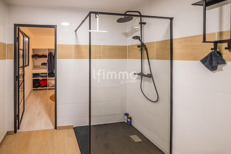 Maison - 220 m² - 6 pièces