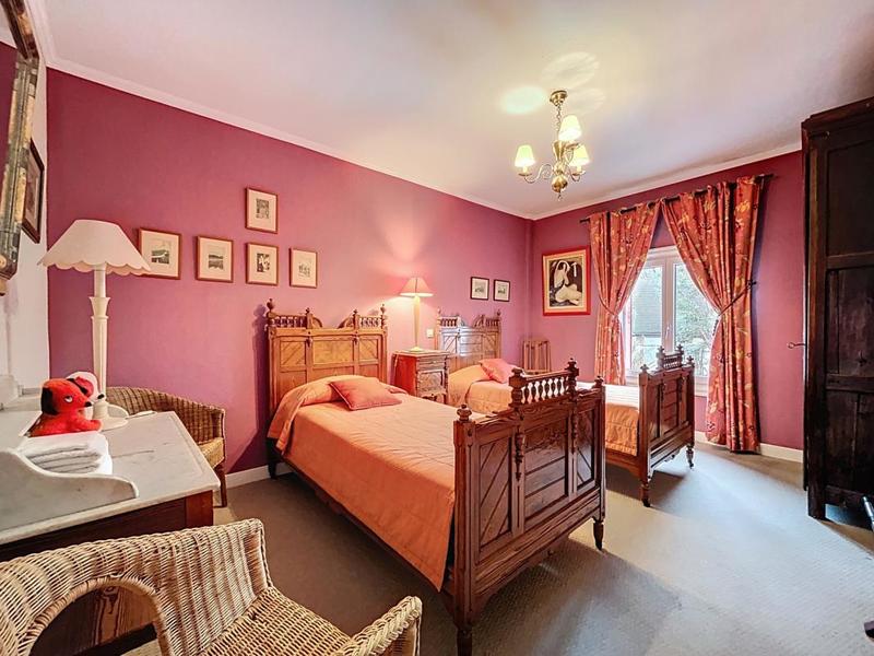 Propriété - 450 m² - 17 pièces