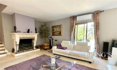 Maison traditionnelle - 350 m² - 10 pièces