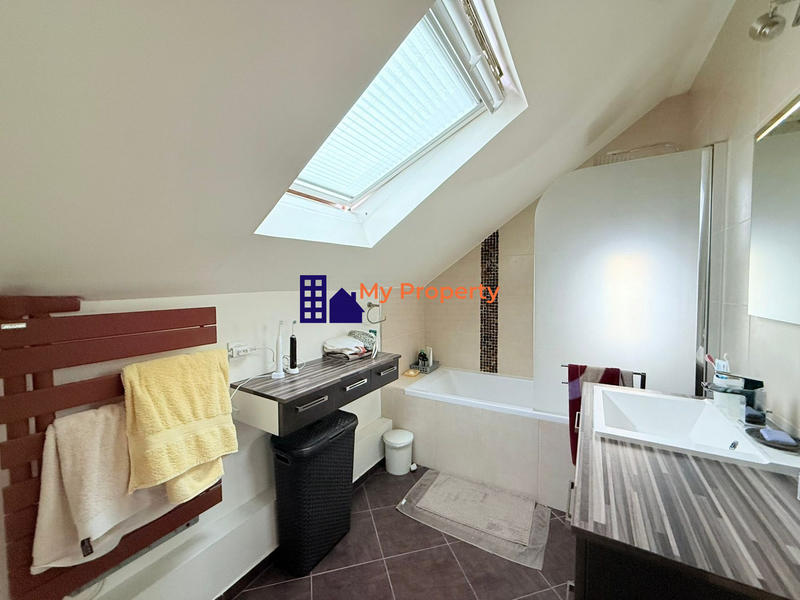 Maison - 95 m² - 5 pièces