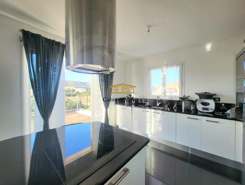 Maison - 210 m² - 4 pièces