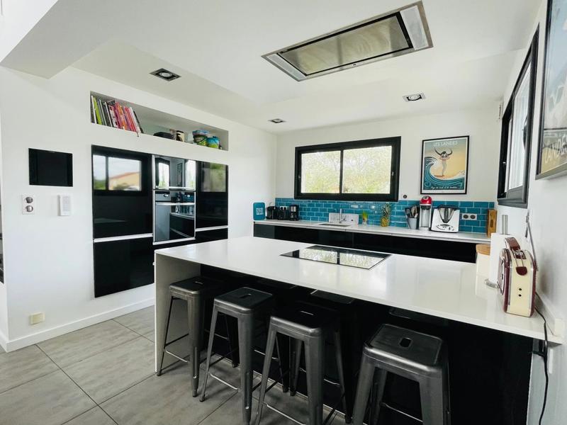 Villa - 243 m² - 9 pièces