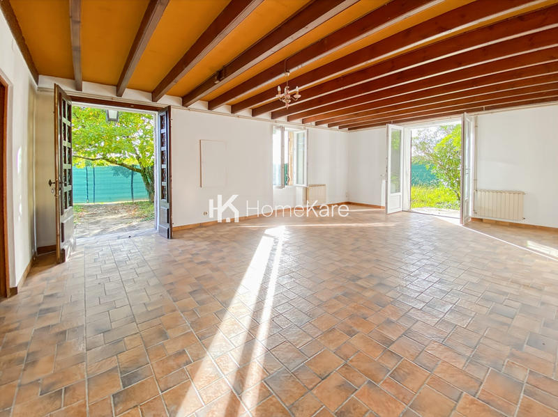 Maison - 230 m² - 6 pièces