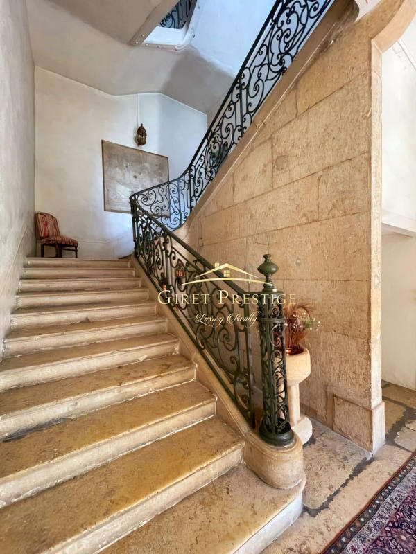 Maison - 519 m² - 14 pièces