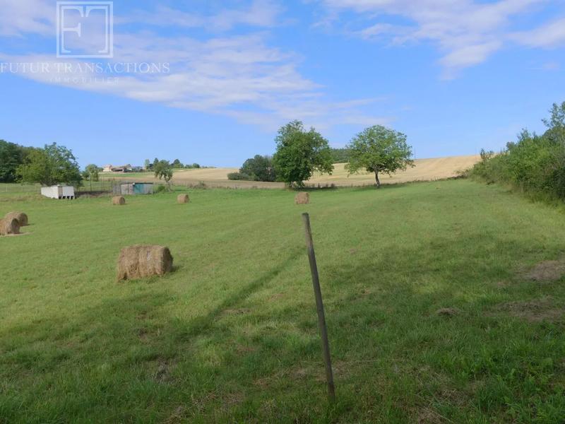 Terrain constructible - 2 215 m²
