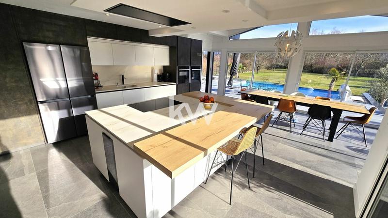 Villa - 437 m² - 13 pièces