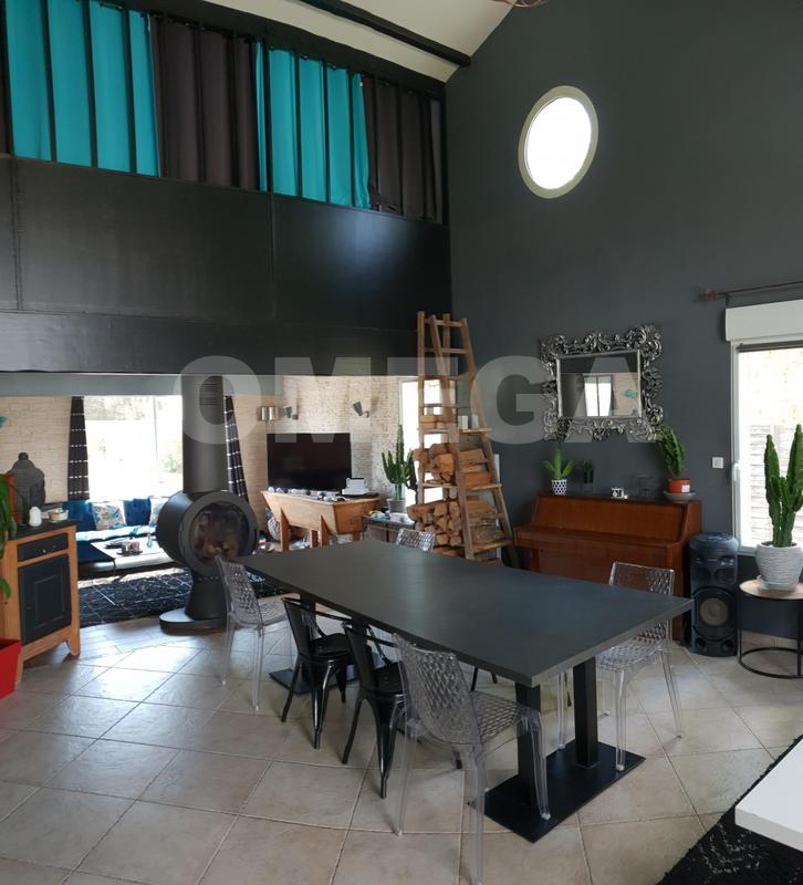 Maison - 470 m² - 16 pièces