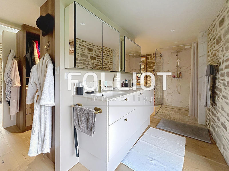 Maison - 243 m² - 8 pièces