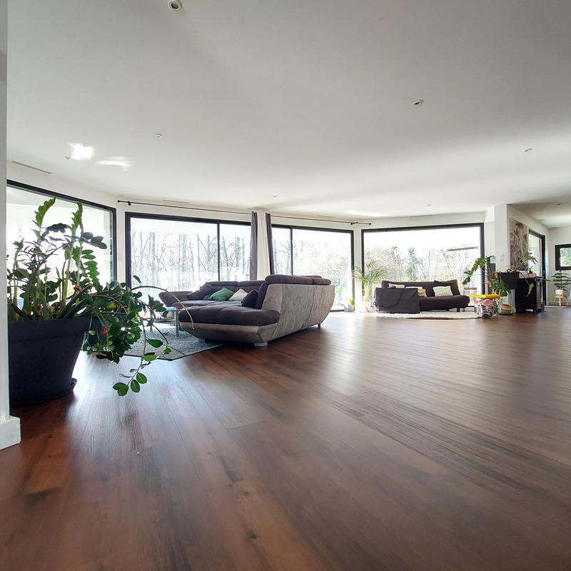 Maison - 216 m² - 7 pièces