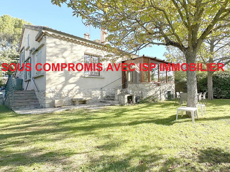 Maison - 260 m² - 10 pièces