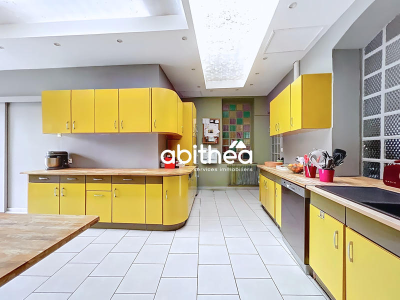 Maison - 380 m² - 13 pièces