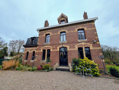 Maison - 300 m² - 11 pièces