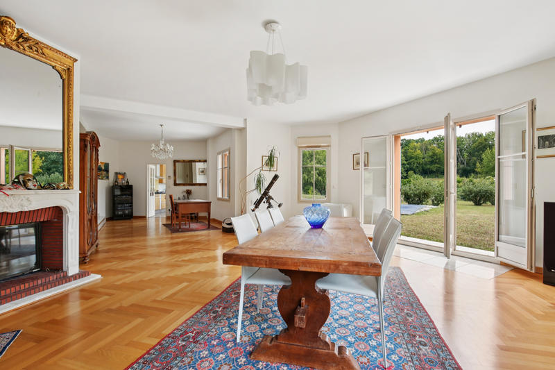 Maison - 240 m² - 8 pièces