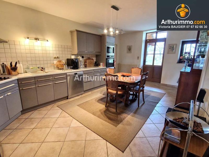 Maison - 252 m² - 10 pièces