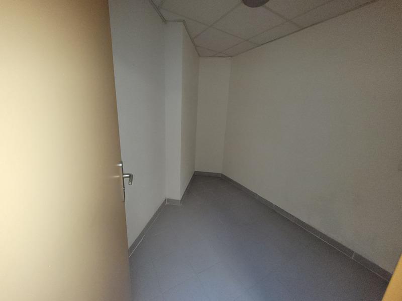 Local d'activité / Entrepôt - 27 m² - 5 pièces