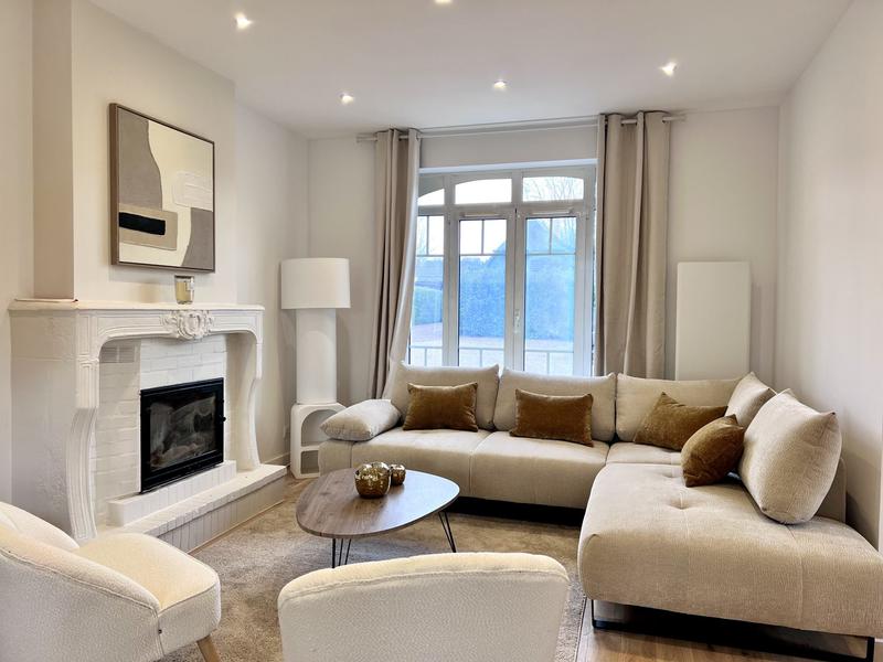 Maison - 214 m² - 8 pièces