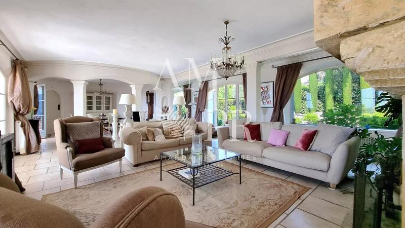 Villa - 410 m² - 8 pièces