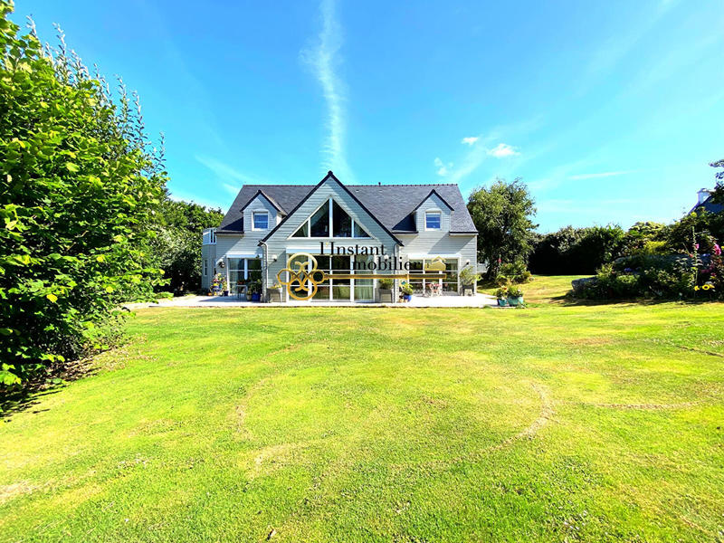 Demeure - 221 m² - 8 pièces