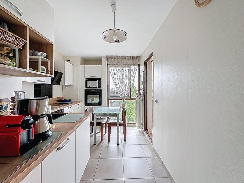 Appartement - 93 m² - 5 pièces