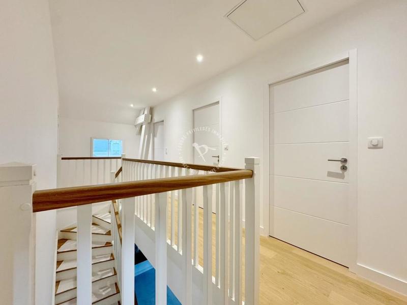 Maison - 180 m² - 7 pièces