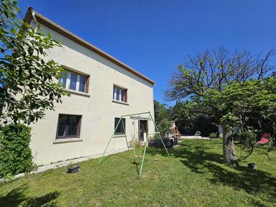 Maison - 238 m² - 9 pièces