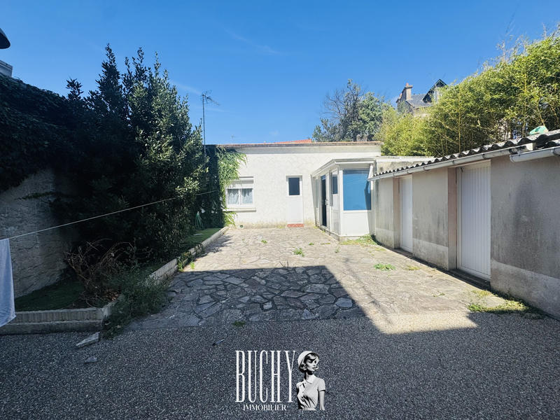 Maison - 220 m² - 12 pièces