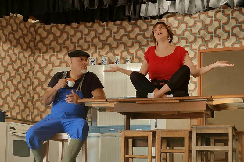 Théâtre - Ferme sous "hôtes" tensions