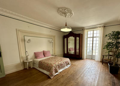 Maison - 223 m² - 9 pièces