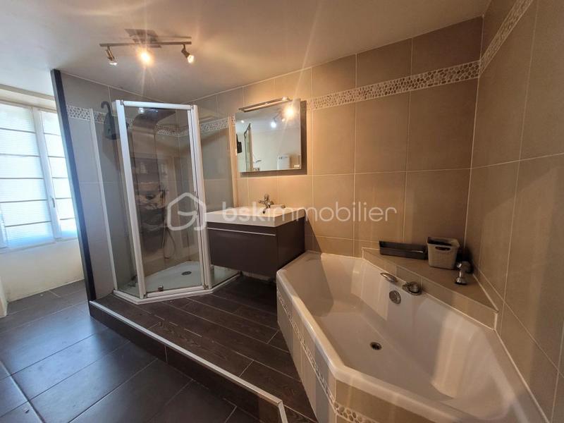 Maison - 194 m² - 8 pièces