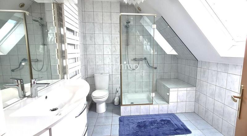 Maison - 213 m² - 9 pièces