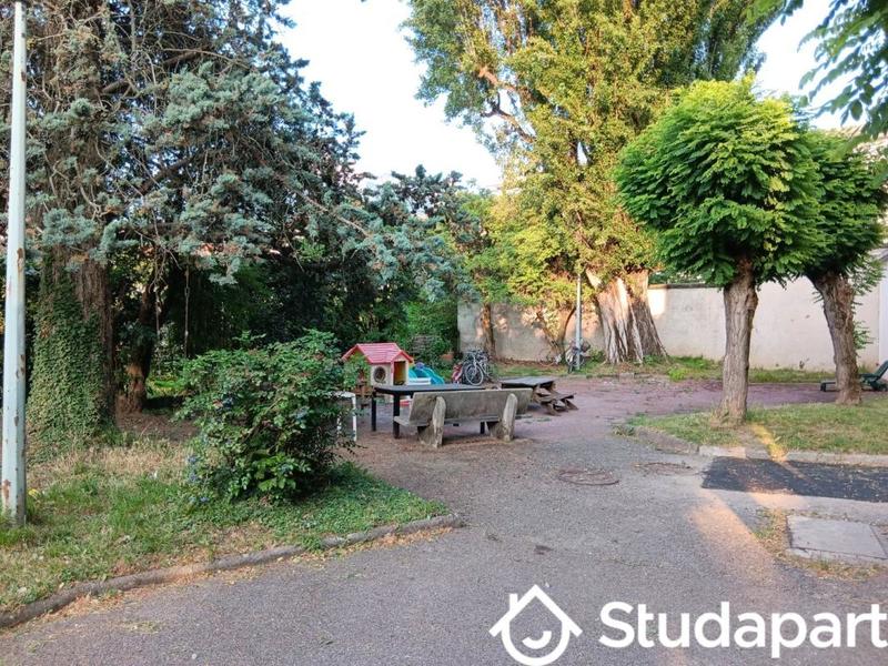 Chambre - 11 m² - 1 pièce