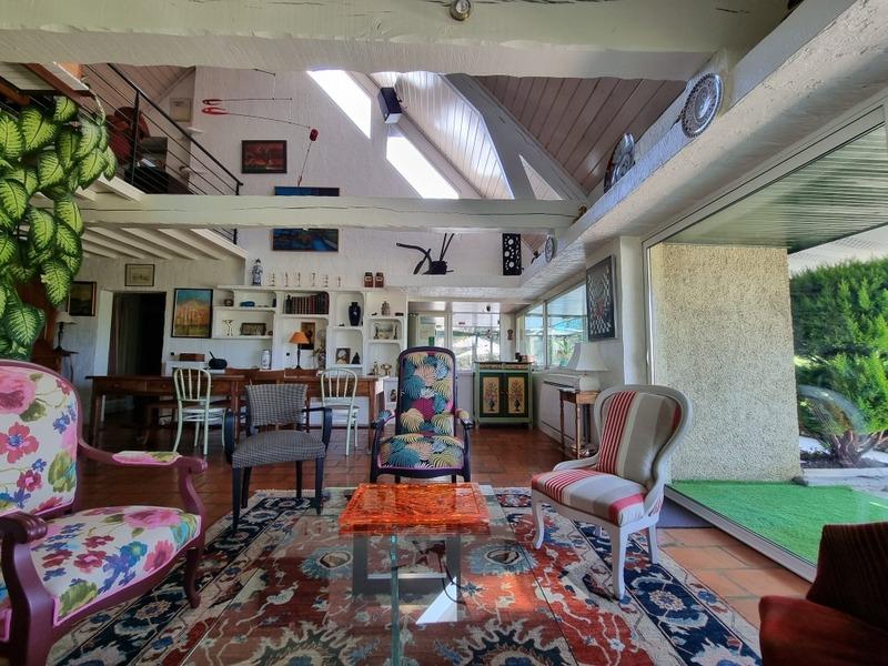 Maison - 230 m² - 8 pièces