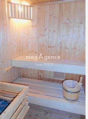 Maison - 330 m² - 10 pièces